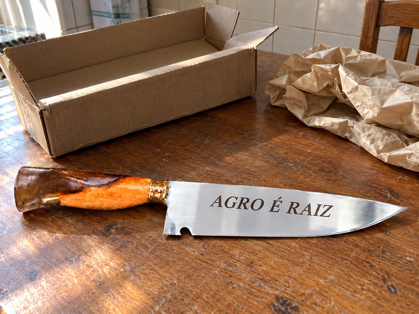 Cena fictícia 01: faca personalizada recém-desembalada, imagem gerada por IA